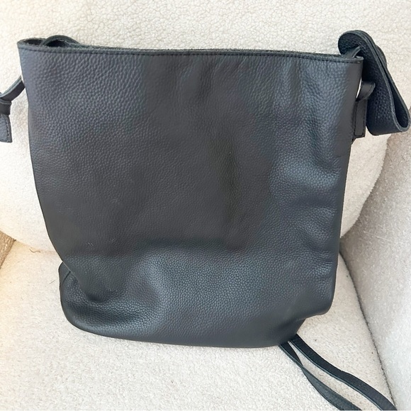 Milla Jackie black pebble leather bucket bag. - Picture 3 of 6